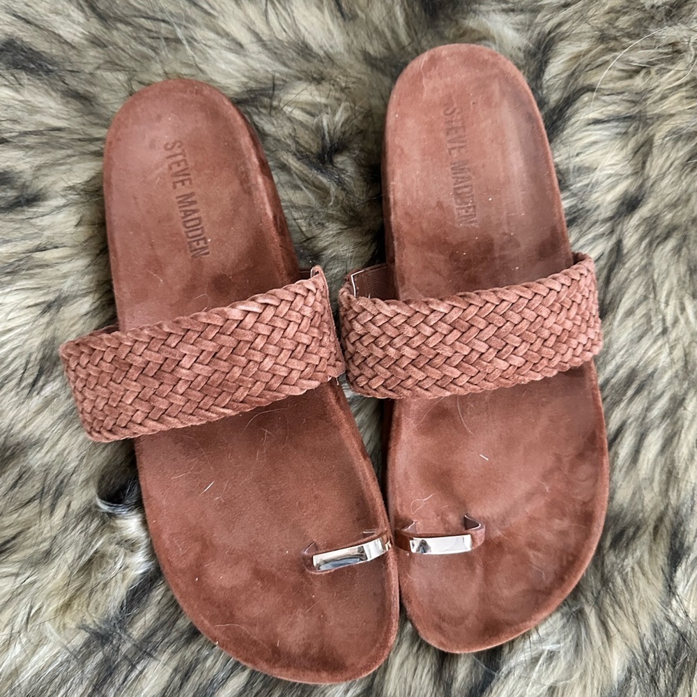 Steve Madden Braided Strap Toe-Ring Slide Sandals in Rust Brown